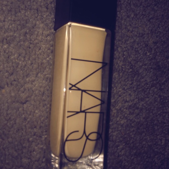 NARS Longwear Radiant Foundation - Picture 2 of 2